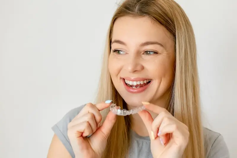 Ile kosztuje Invisalign w Polsce?